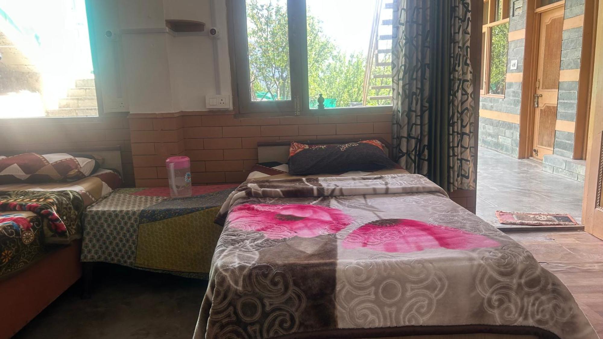 Sunface Homestay Manāli Εξωτερικό φωτογραφία